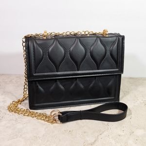 🆕️ Pretty Black Quilted Purse/ Crossbody🥰